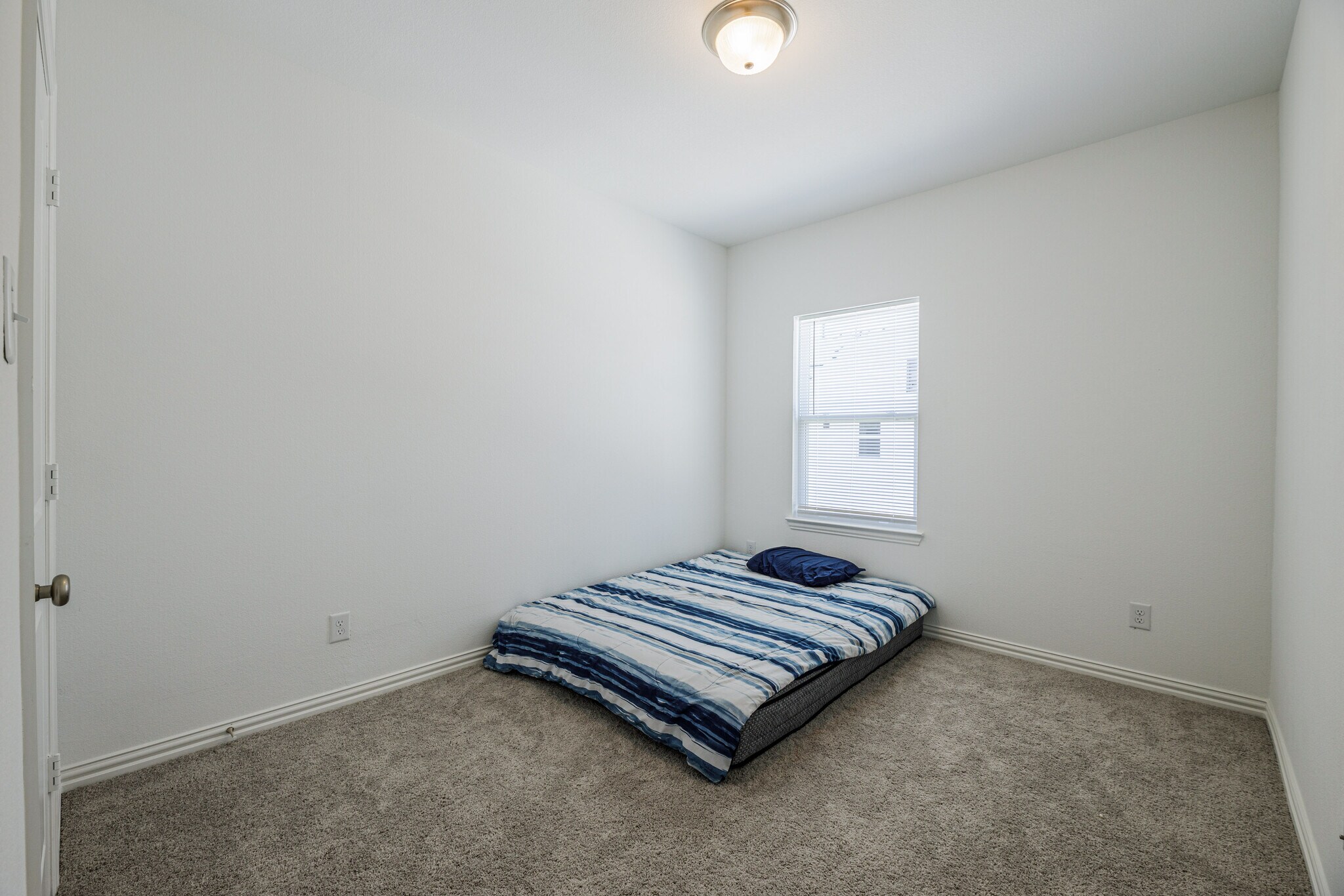 Building Photo - 9939 Schramm St