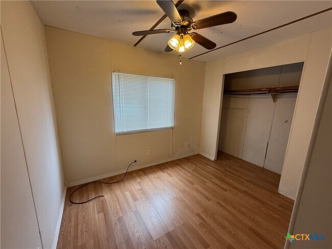 Building Photo - 222 Six Pines Rd