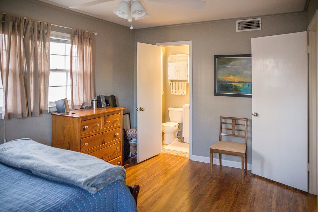 Building Photo - 4350 E 60th St