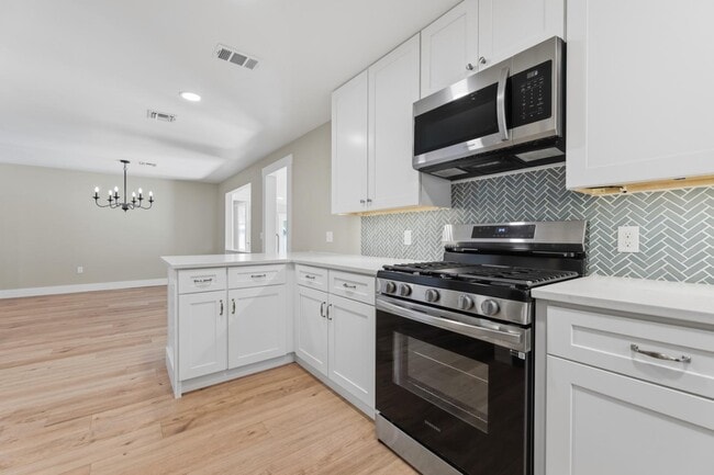 Building Photo - 103 W Centre St