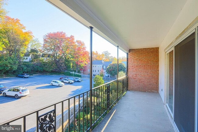 Building Photo - 3535 Chevy Chase Lake Dr