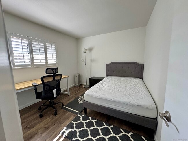 Building Photo - 3230 Caminito Eastbluff