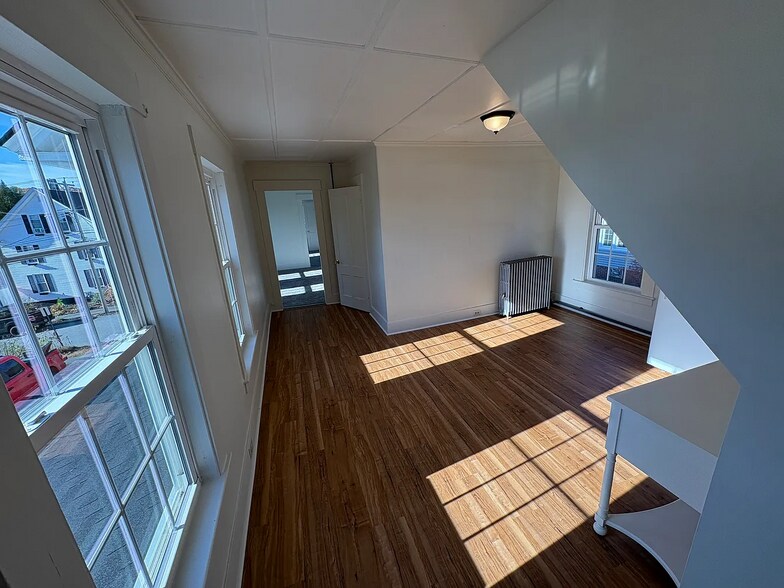 Building Photo - 144 Rumford St