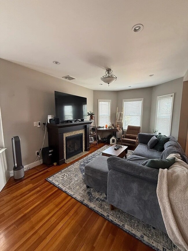 Building Photo - 107 Neponset Ave