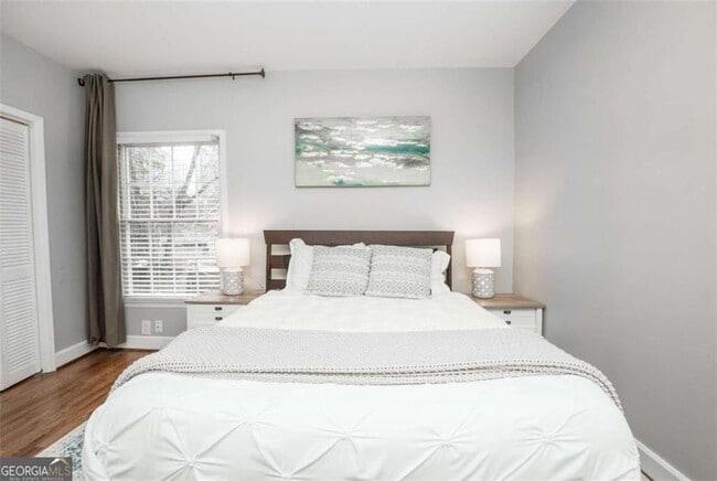 Building Photo - 952 Myrtle St NE