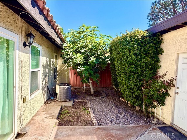 Building Photo - 10717 Mountain View Ave