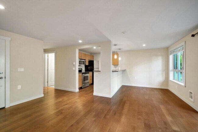 Building Photo - 1 bedroom in Redmond WA 98052
