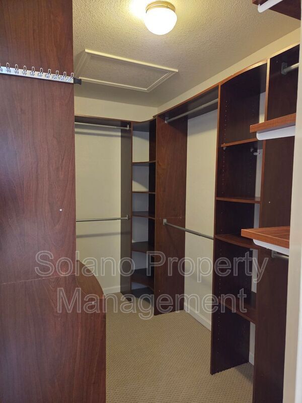 Building Photo - 1204 Shell Ct