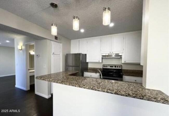 Building Photo - 8055 E Thomas Rd