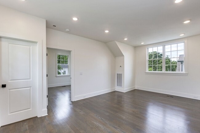 Building Photo - 1413 Clifton Ln