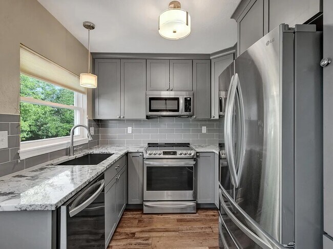 Building Photo - Beautiful ranch-style home!