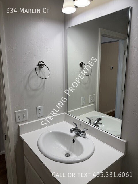 Building Photo - 634 Marlin Ct