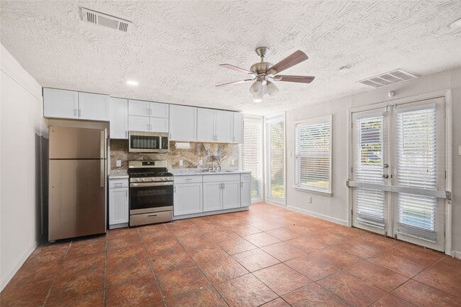 Building Photo - 5902 Hornwood Dr