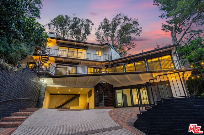 Building Photo - 9305 Beverlycrest Dr