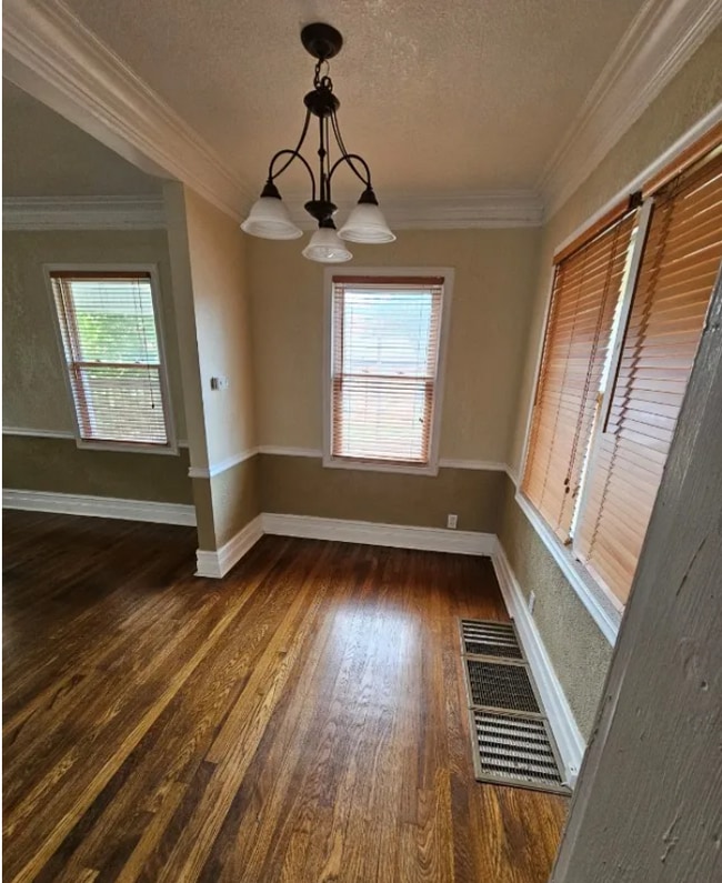 Building Photo - Charming 1 bedroom, 1 bathroom Bungalow