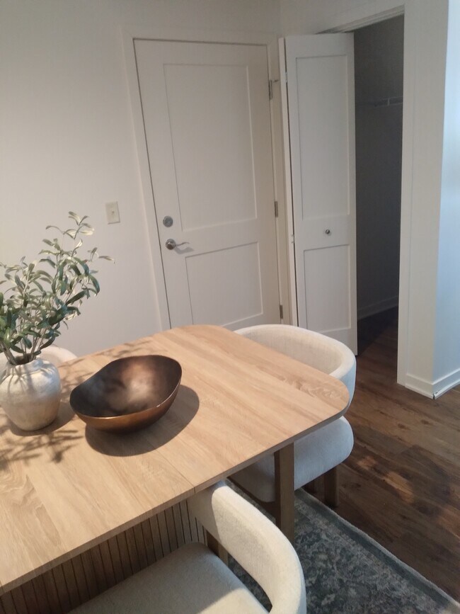 Building Photo - 2745 Hidden Dr