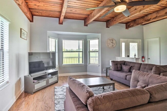 Building Photo - 15805 Richards Dr