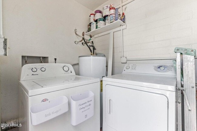 Building Photo - 948 S Alma School Rd