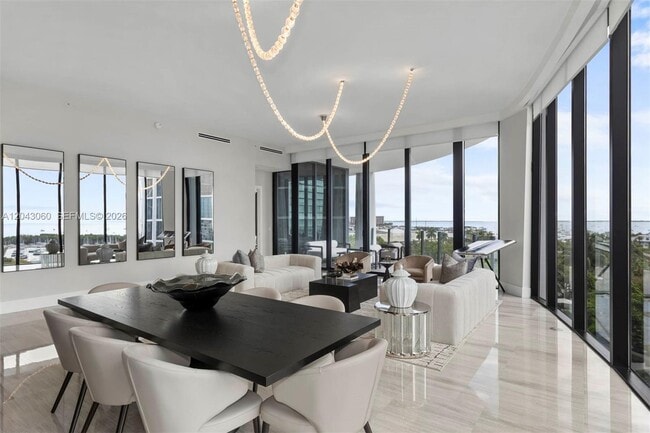 Building Photo - 2821 S Bayshore Dr
