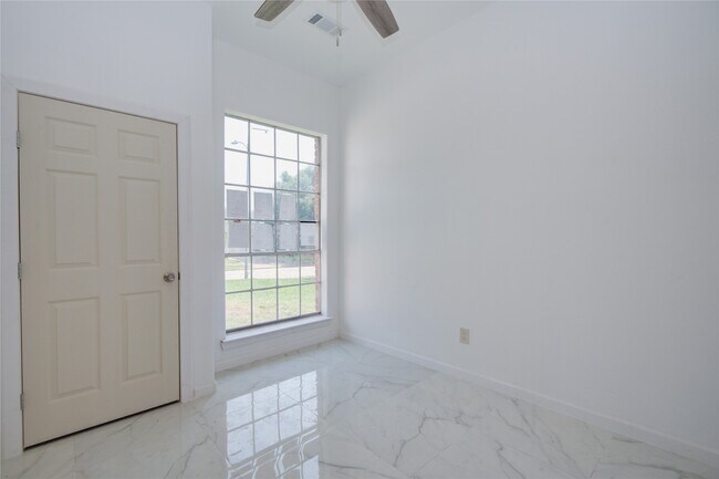 Building Photo - 4427 Waterfall Way