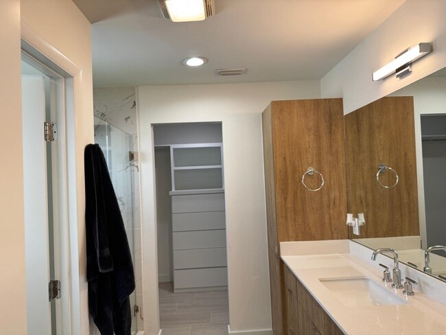 Building Photo - 216 Deer Path Lp