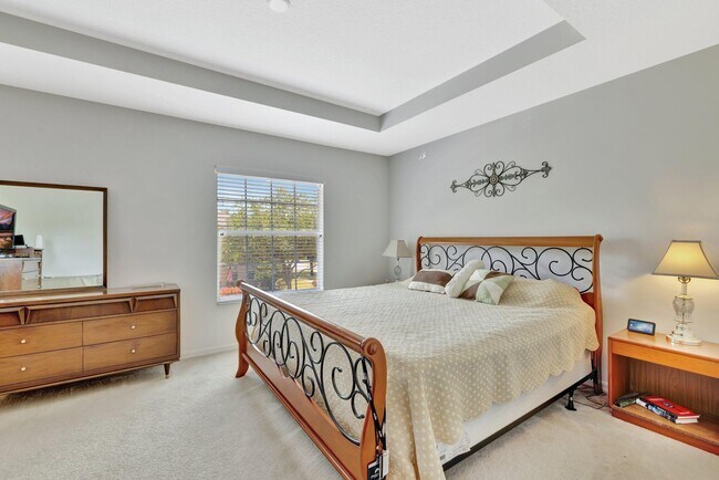 Building Photo - 2061 SE Glen Ridge Dr