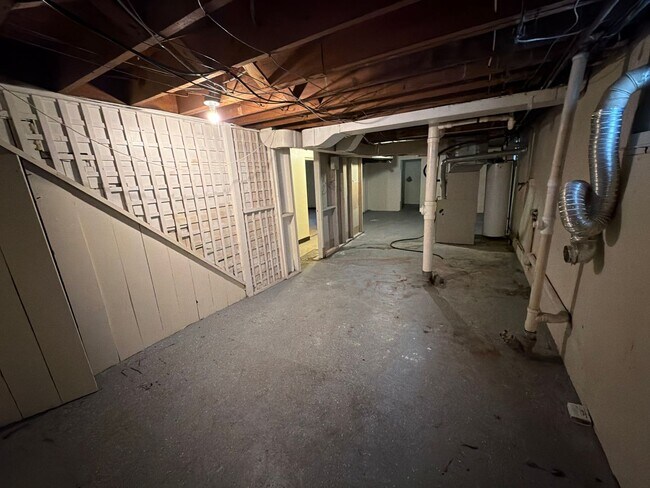 Building Photo - 3004 Capehart Dr