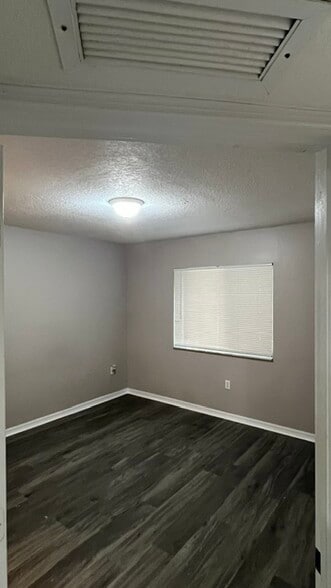 master bedroom - 1300 SE 31st Ct
