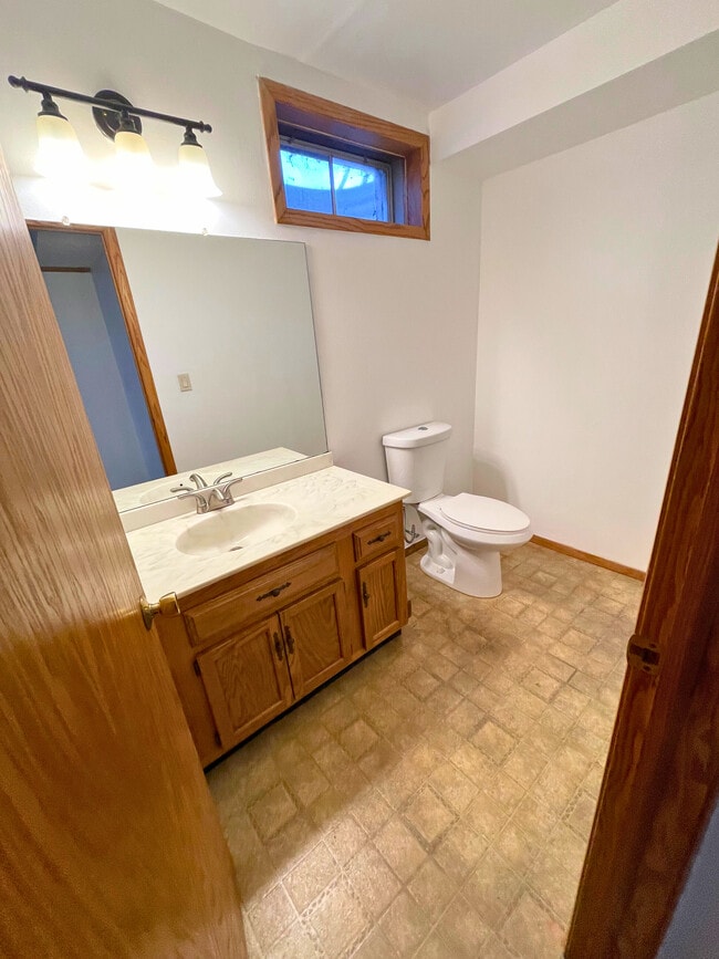 Building Photo - 705 Willow Run St