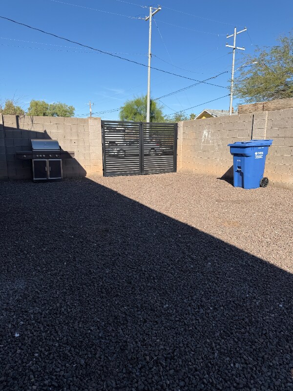 Building Photo - 337 N 13th St