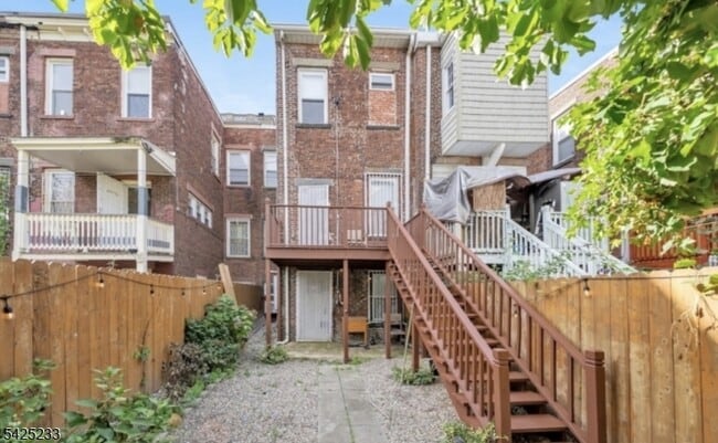 Building Photo - 13 2nd Ave