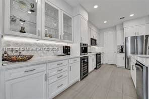 Building Photo - 1033 Eucalyptus Dr
