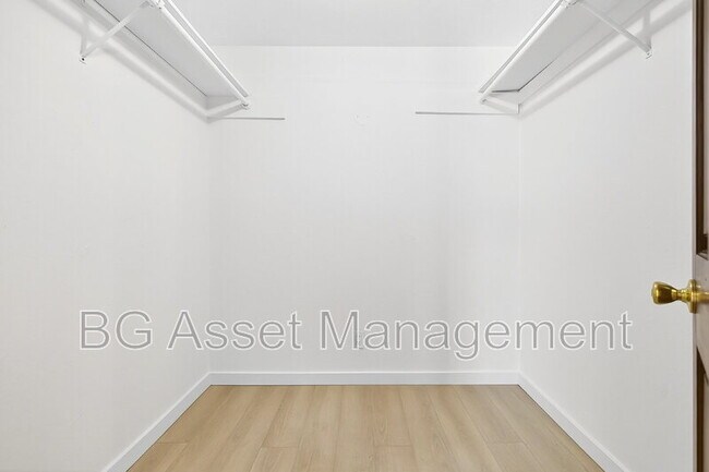 Building Photo - 2079 Ascot Dr