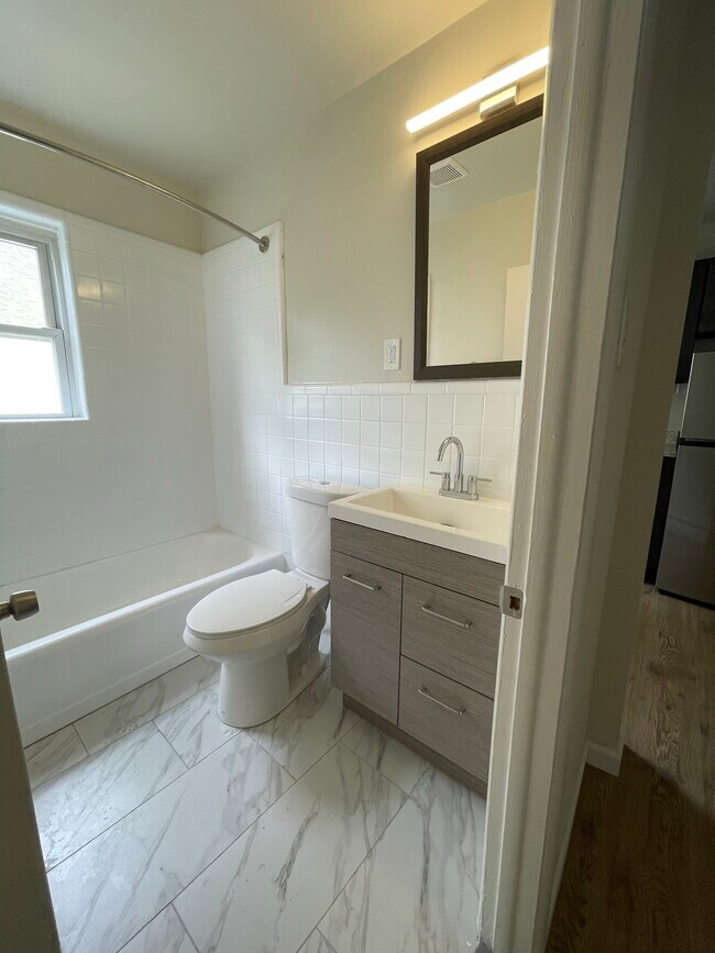 Building Photo - Beechwood Court Apartments