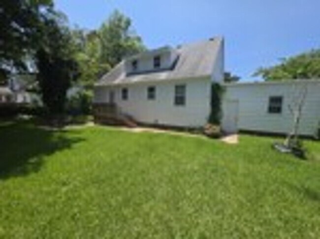 Building Photo - Larchmont