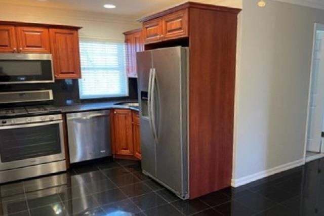 Building Photo - 9 Pickwick Ln