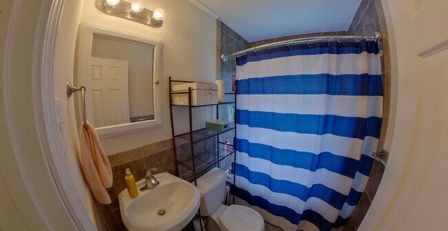 Building Photo - 3D Tour Available! Close to Campus + Washe...