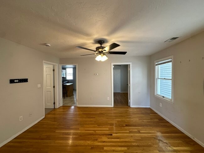 Building Photo - 604 Dorchester Ave