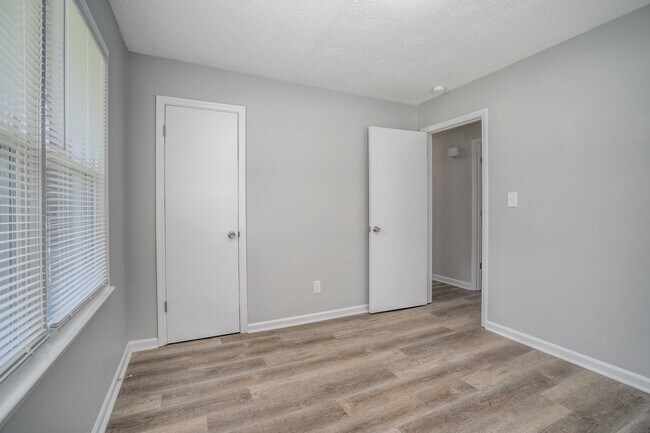 Building Photo - 580 Starling Way