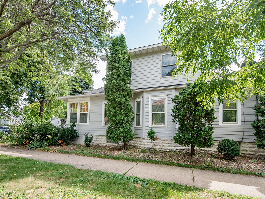 Building Photo - 961 18th Ave SE