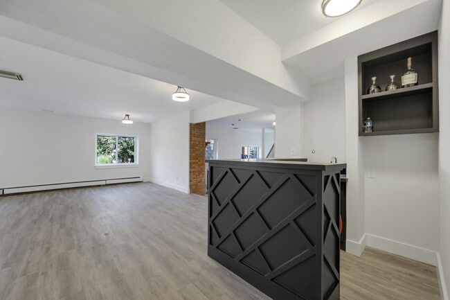 Building Photo - 2413 Hammett Ave