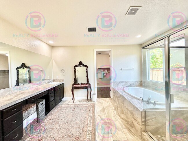 Building Photo - 1767 Fairway Hills Trail