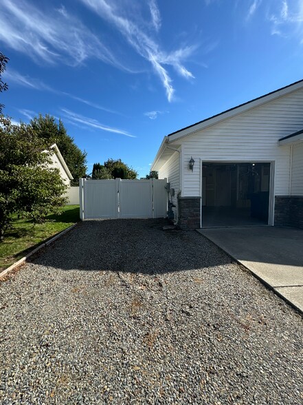 Building Photo - 2598 W Broadmoore Dr