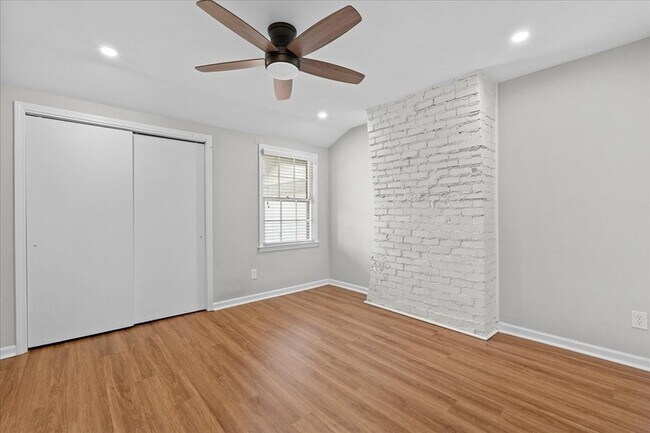 Building Photo - 541 N White St