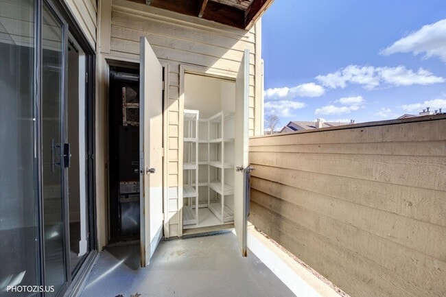 Building Photo - 1955 N Hicks Rd