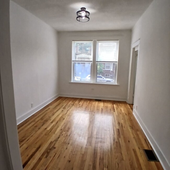 Building Photo - 4050 W Hirsch St