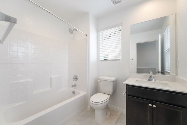 Building Photo - Goregous Brand New 4 Bedroom For Lease!