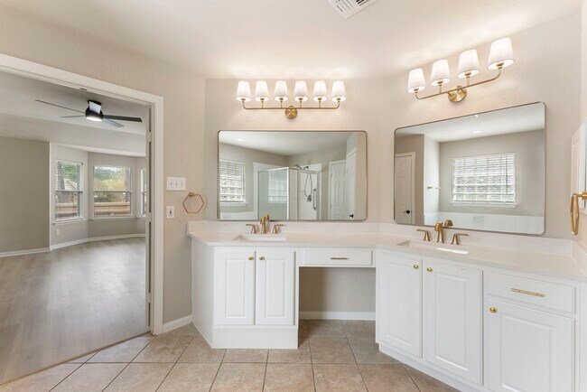 Building Photo - 99 E Foxbriar Forest Cir