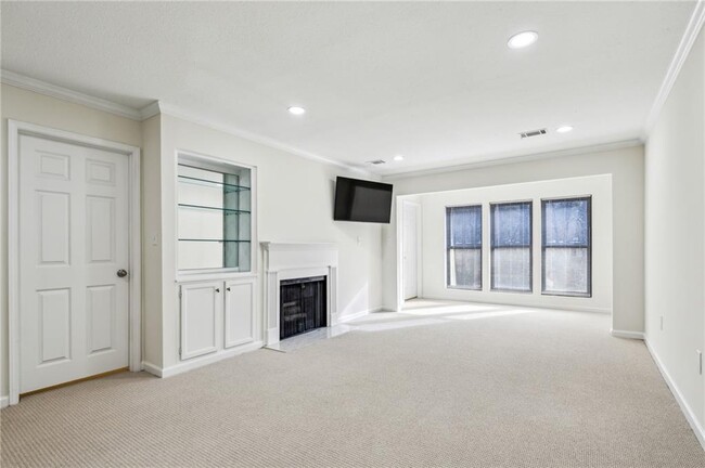 Building Photo - 24308 Plantation Dr NE