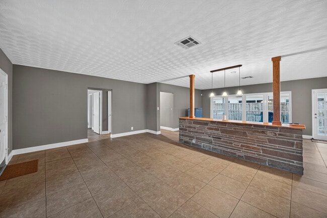 Building Photo - 2750 SE 3rd St